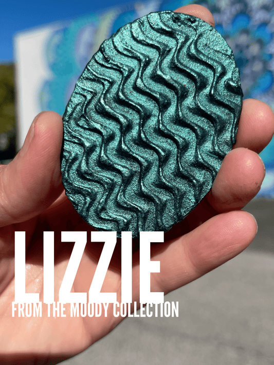 LIZZIE Tanglewood Sue-per Moody Shifter Metallic Wax